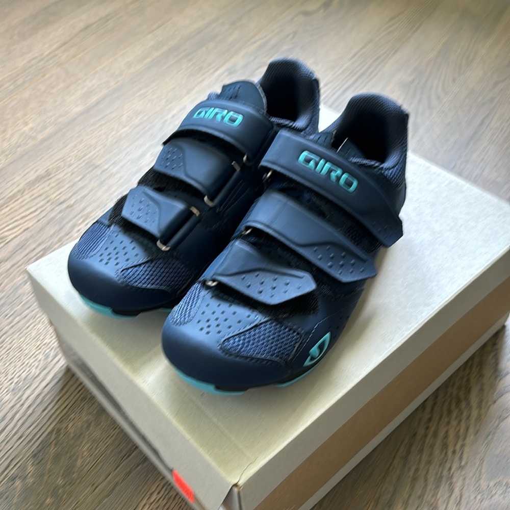 Cycling clip-less shoes new